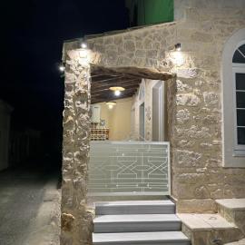 Golden fox Village Studio, Hotel in Lákones