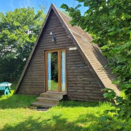 Camping les Hirondelles, hotel in Bourg-Sainte-Marie