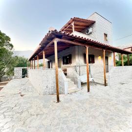 Mani Spot in Almiro