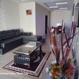 YP-Made Luxurious 1 & 2 Bedroom Apartments, hotel a Eluju
