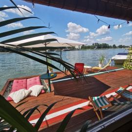 En ChillAda River house, hotel a Belgrad