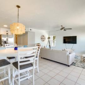 Cedar Key Condo w/ Balcony & Gulf Views!