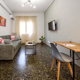 Spacious and modern one bedroom apartment, hotel di Athens