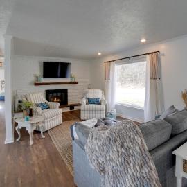 Charming Riverfront Retreat in Monticello!, hotel in Monticello