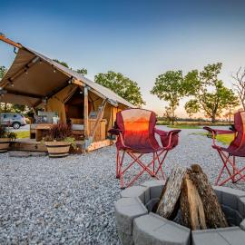 Roaring River's Cozy Nature Retreat, khách sạn ở Cassville