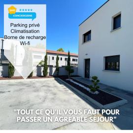 Maison TESLA aéroport gare cnpe rte Golf de Lyon, hotel en Jons