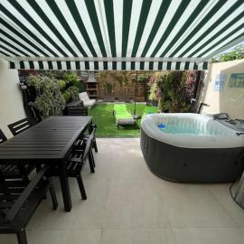 Relaxing Garden Los Cristianos con Jacuzzi y Barbacoa, hotelli kohteessa Arona