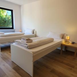 Monteurs Wohnung mit 8 Einzelbetten, Küche, Parkplatz und Balkon