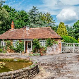 Beautiful Riverside Cottage with Large Garden, 2BR, hotel a Boldre