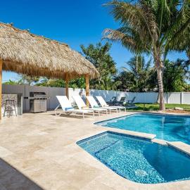 Heated Pool - 1 Mile to Beach - FirePit