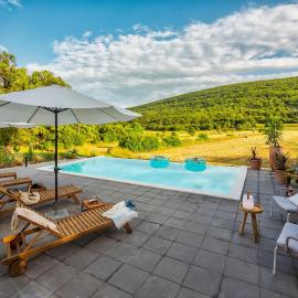 Stone Garden Villa, Heated Pool & Outdoor Cinema, hotel em Trilj