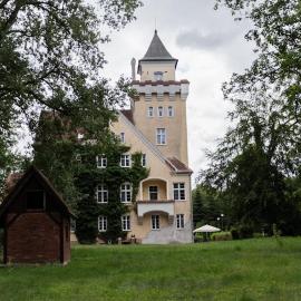 Zamek Nowęcin, hotell i Łeba