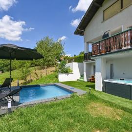 Awesome Home In Lopatinec With Sauna, hotel u gradu Lopatinec