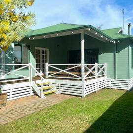 Town Hideaway - Sleeps 6, hotel in Margaret River