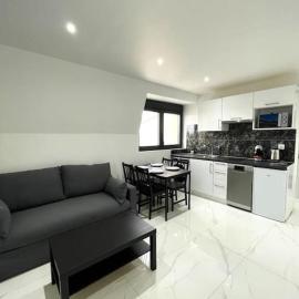 Moderne F2 proche ORLY, Paris
