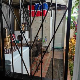 Bed and Breakfast Small Cozy Room with Balcony, T&B, Fast WiFi, Netflix, hotel v destinaci Baguio