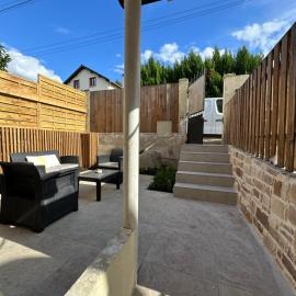 Logement avec entrée indépendantes a 25 min de Paris en RER, hôtel à Yerres