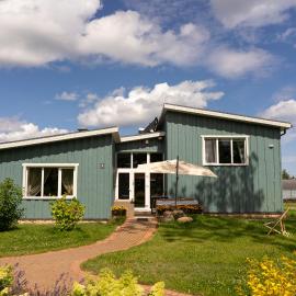 3 bedroom house Ragakrasts, hotel u gradu Mersrags