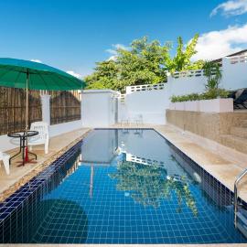 Golden Sands Villa only 15 minutes walk to beach: Surin Plajı şehrinde bir otel