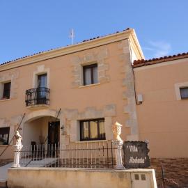 Casa rural Villa Abeleste, hotel in Fuentelisendo