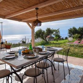 Gorgeous Home In Longobardi With Wifi, hotel in Longobardi