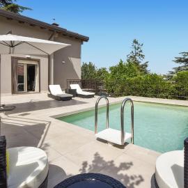 Cozy Home In Trecastagni, hotel em Trecastagni