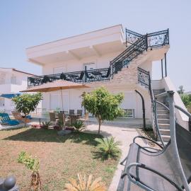 Apartments Leandra