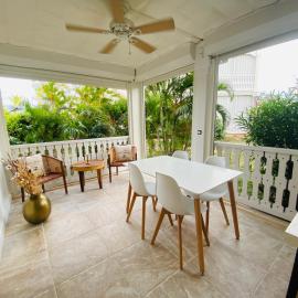 Appartement Le Colibri, hotel in Baie Nettle