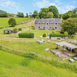 InEdra Estate Farmhouse by edradour1725, Hotel in Pitlochry