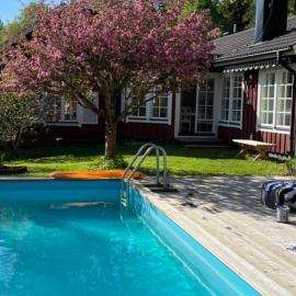 Charming property with private pool, hôtel à Märsta