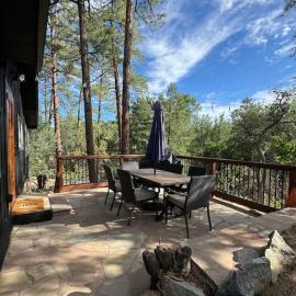 Dancing Pines Cabin, hotell i Prescott