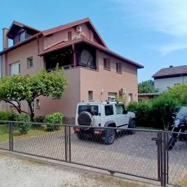 DUBOVAC CASTLE apartment - private parking - NETFLIX - garden - barbecue - table tennis - bikers friendly