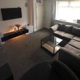 HouseSleeps5-Garden-Parking-PetsOK-Near Locks