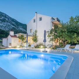 Villa Roko، فندق في Gata
