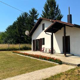 Weekend house & apartments Dubrave, hotelli kohteessa Visoko