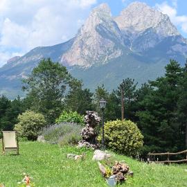 L'indret del Pedraforca Adults Only, hotel v destinaci Saldés