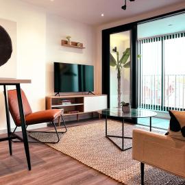 Spacious 1-Bedroom Apartment near Kew Gardens with Balcony & Parking