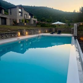 Amfikleia Chalet by Relax in Greece، فندق في أمفيكليا
