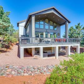 Hot Tub + Deck: Mtn-View Pine Getaway!, hotel en Pine