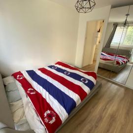 Appartement proche La Villette avec 2 balcons، فندق في بانتين