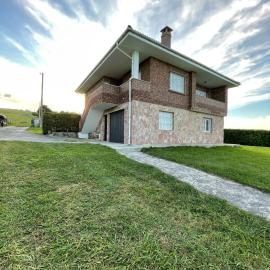 CHALET EN PLAYA ROBAYERA