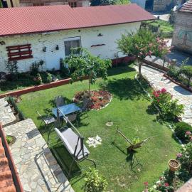 Ξενώνας Αντωνία, hotel in Kato Loutraki