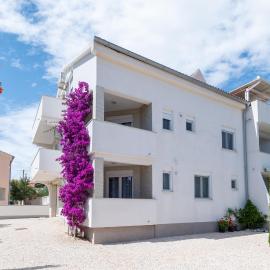 Apartments with parking space Vir - 23221