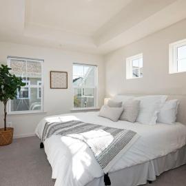 New Intown Waterfront Townhome wPool & Location, hotel in Cambridge