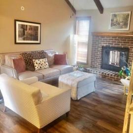 2bd condo w pool view deck 15mn from Kansas City, hotel a Shawnee