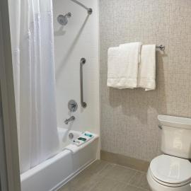 Holiday Inn Express & Suites Mountain View Silicon Valley by IHG