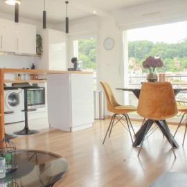 TheSkyFall , cosy appartement, terrasse & parking، فندق في لونغواي