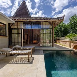 Dalung में, होटल The Pink Joglo, a cheerful 3BDR Villa W/Pool and Rice-field view.