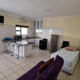 Serenity Retreat Cottage, Hotel in Windhoek