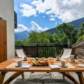 Appartamento con Terrazza 40mq Panoramica & Garage Privato - Residence Gardenia, hotell i Vione